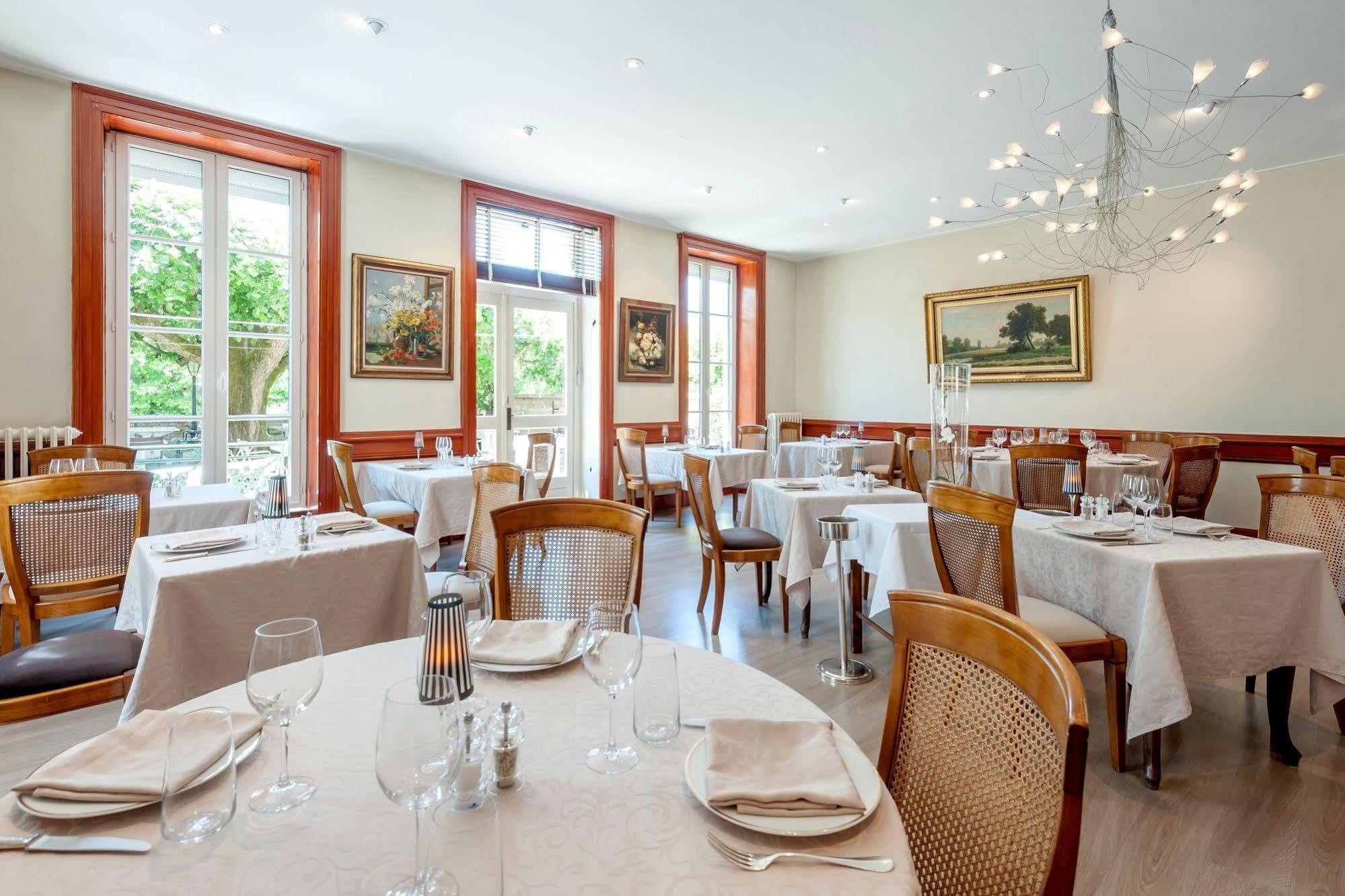 Hotel Restaurant Emile Job Montmerle-sur-Saone Bagian luar foto