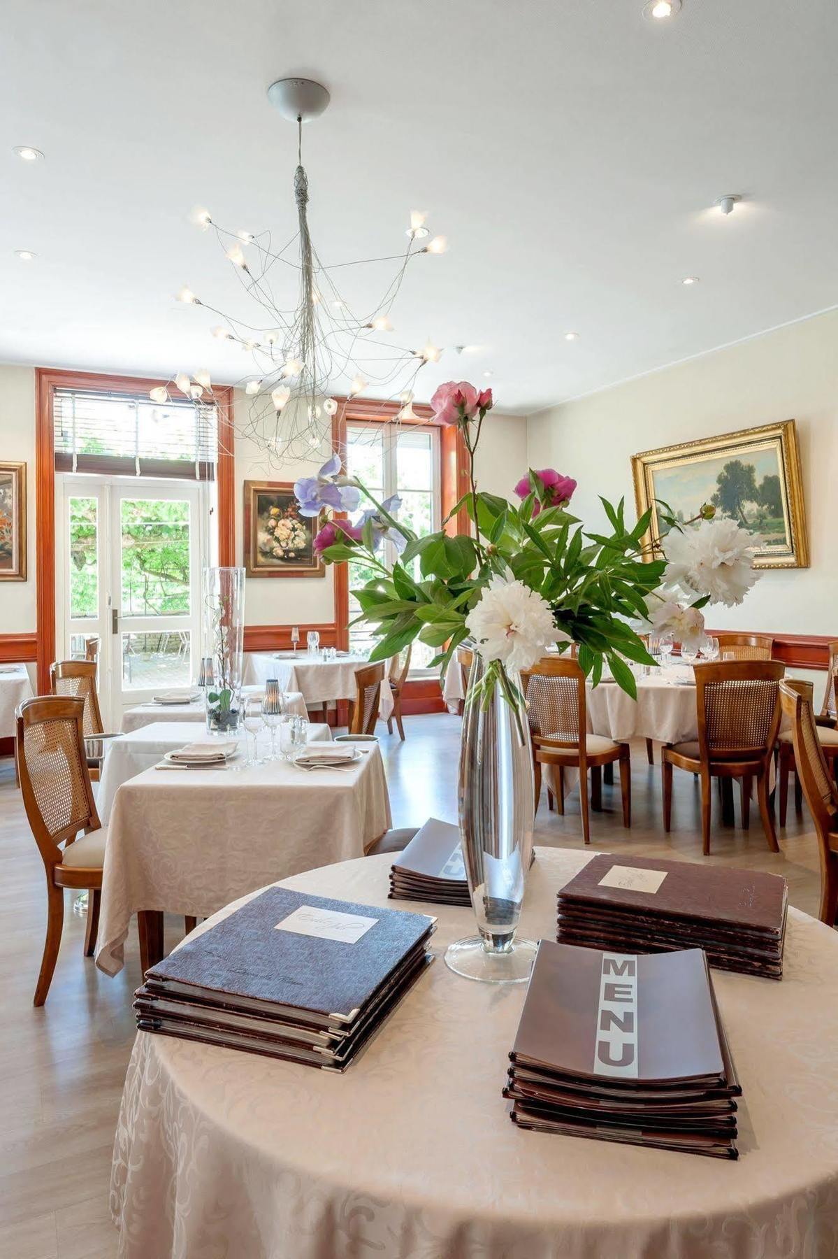 Hotel Restaurant Emile Job Montmerle-sur-Saone Bagian luar foto