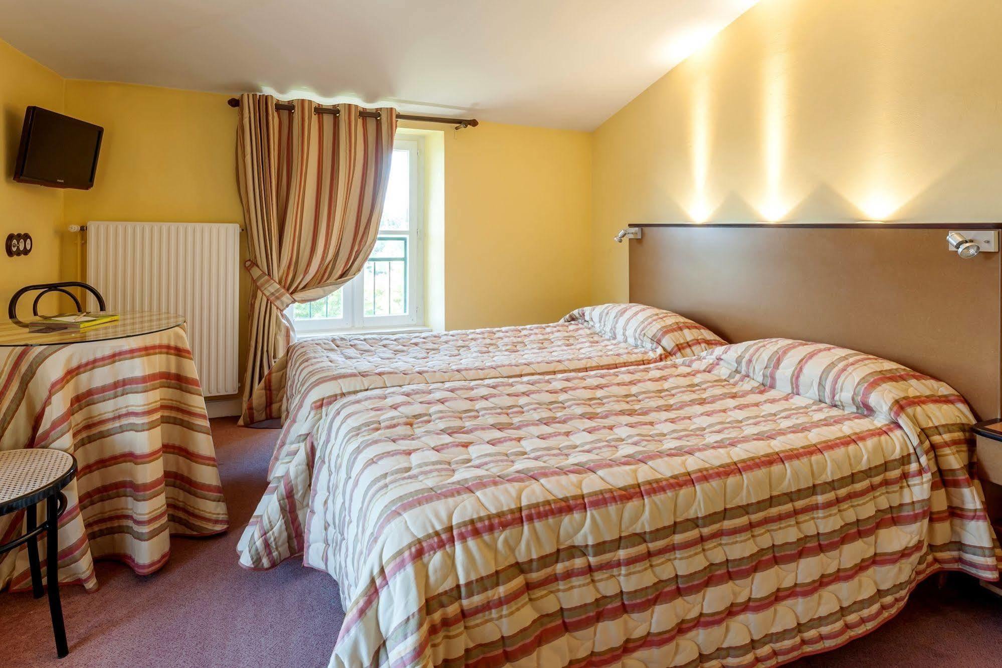 Hotel Restaurant Emile Job Montmerle-sur-Saone Bagian luar foto