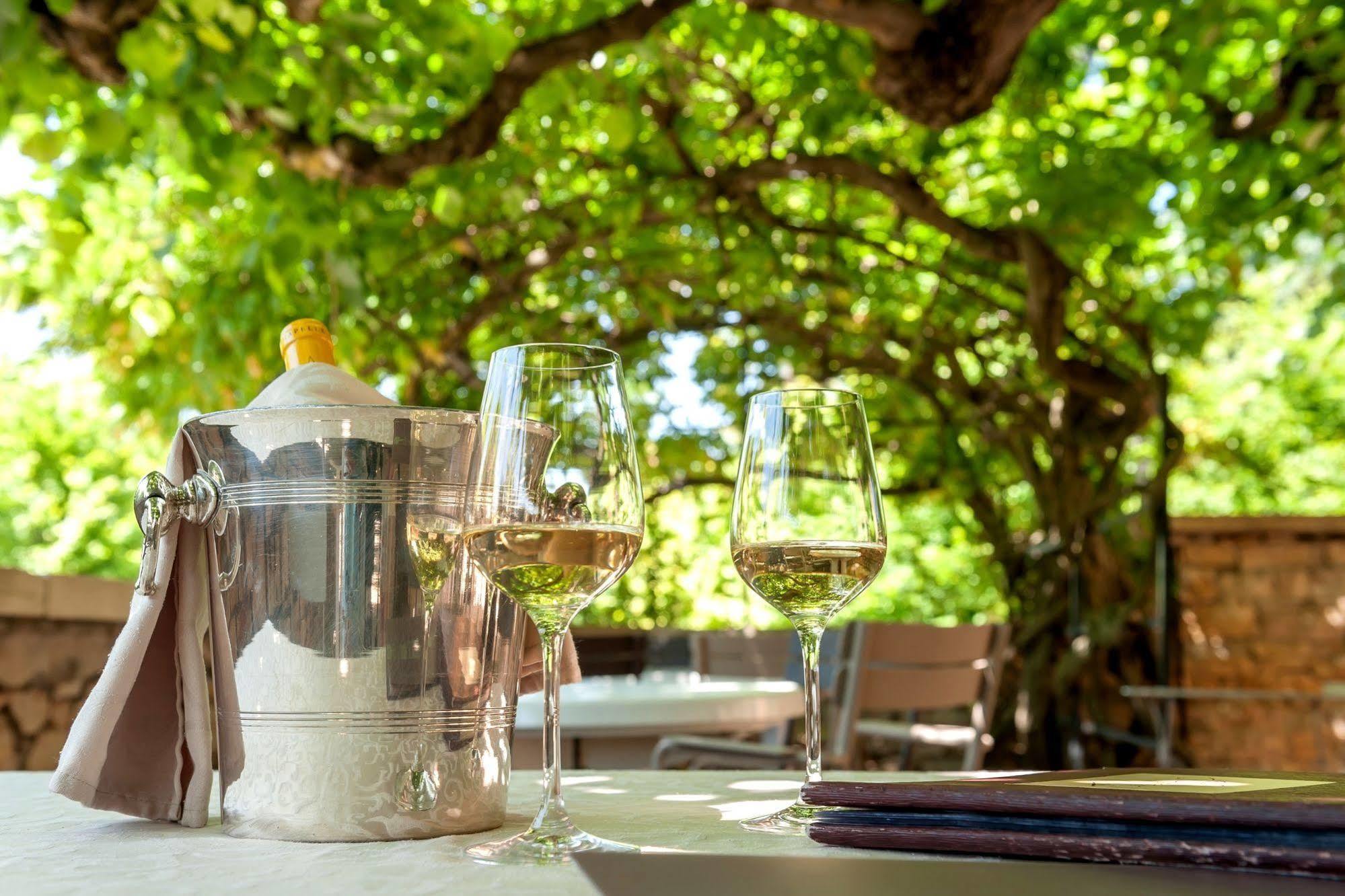 Hotel Restaurant Emile Job Montmerle-sur-Saone Bagian luar foto