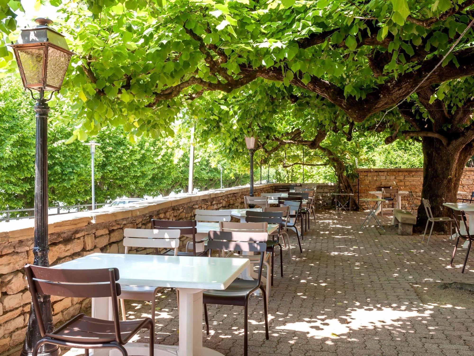 Hotel Restaurant Emile Job Montmerle-sur-Saone Bagian luar foto