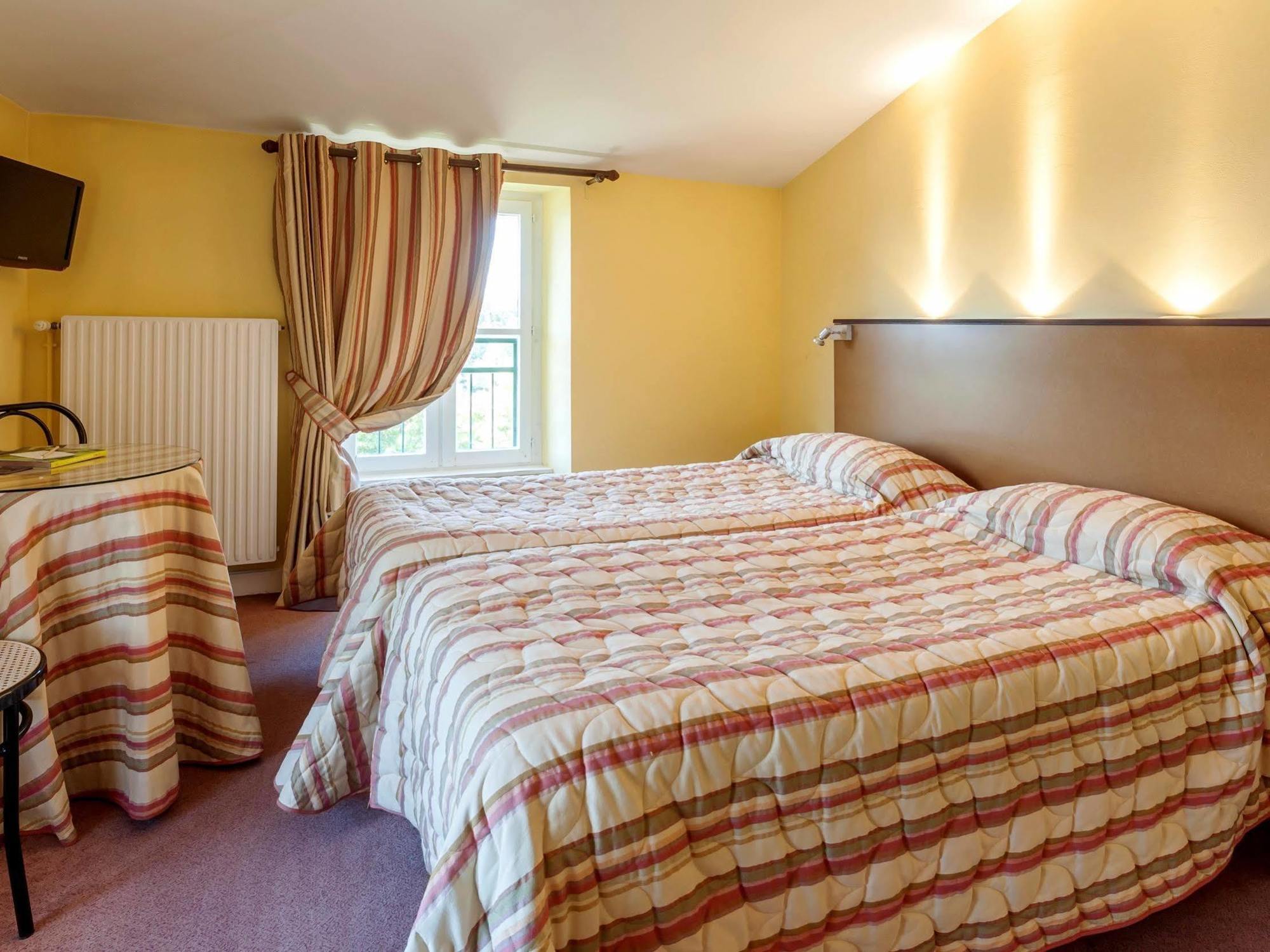Hotel Restaurant Emile Job Montmerle-sur-Saone Bagian luar foto