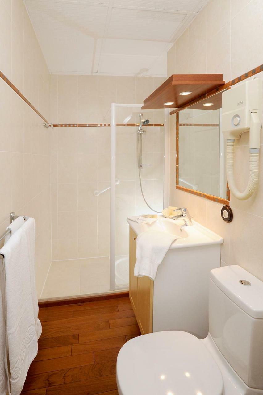 Hotel Restaurant Emile Job Montmerle-sur-Saone Bagian luar foto